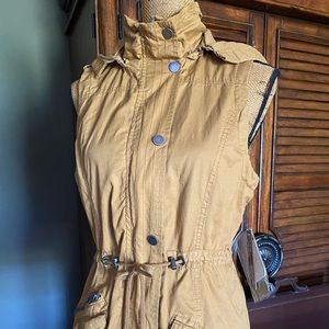 YMI. Multi purpose vest medium NWT